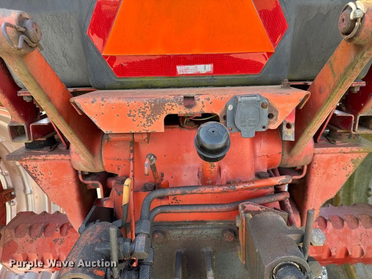 image for item EF2195 1977 International Harvester Hydro 186 tractor