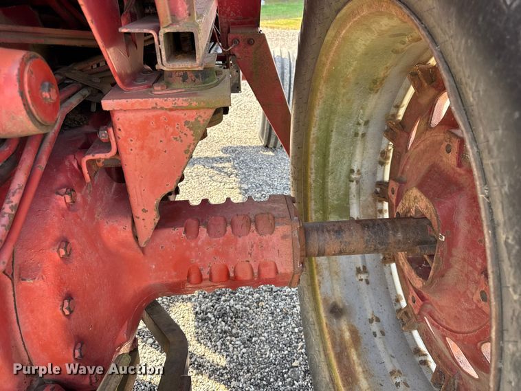 image for item EF2195 1977 International Harvester Hydro 186 tractor