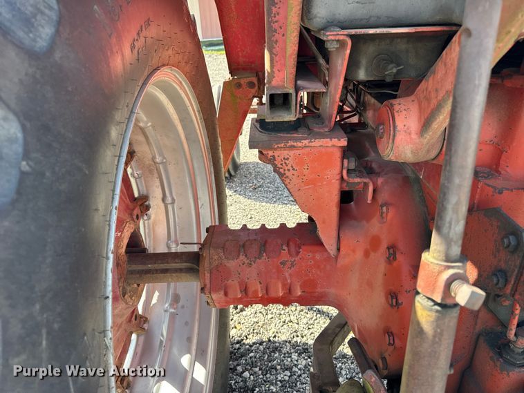 image for item EF2195 1977 International Harvester Hydro 186 tractor