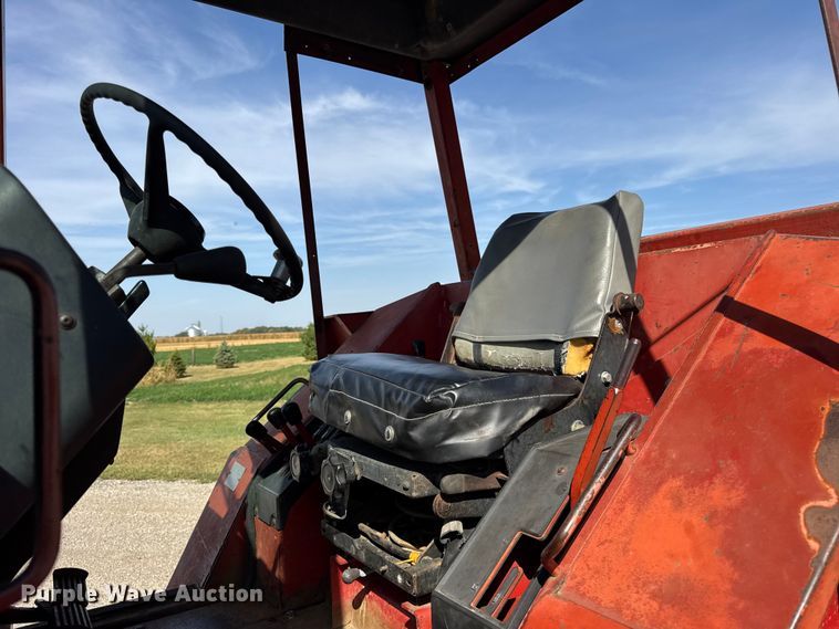 image for item EF2195 1977 International Harvester Hydro 186 tractor