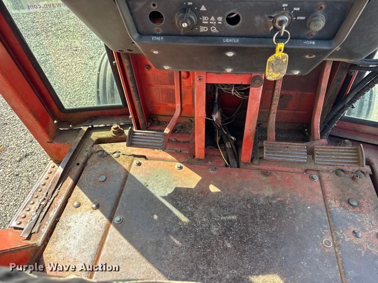 image for item EF2195 1977 International Harvester Hydro 186 tractor