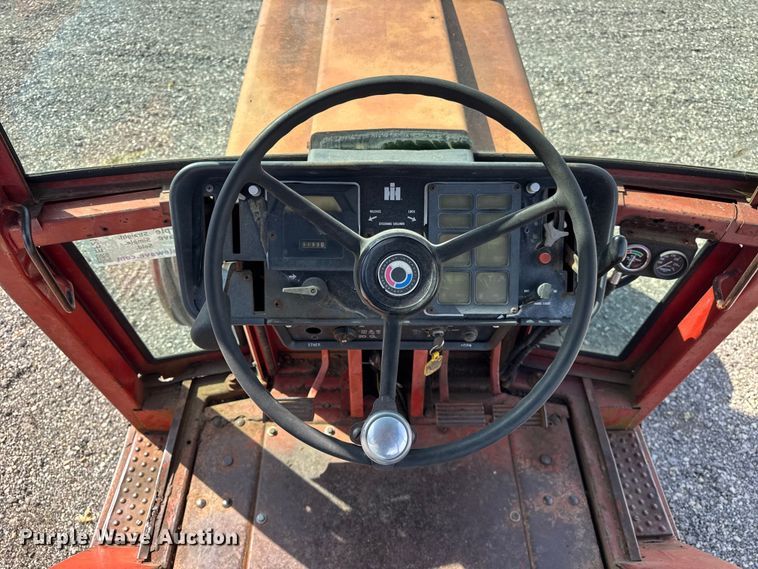 image for item EF2195 1977 International Harvester Hydro 186 tractor