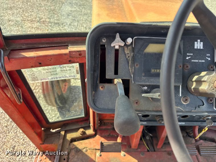 image for item EF2195 1977 International Harvester Hydro 186 tractor