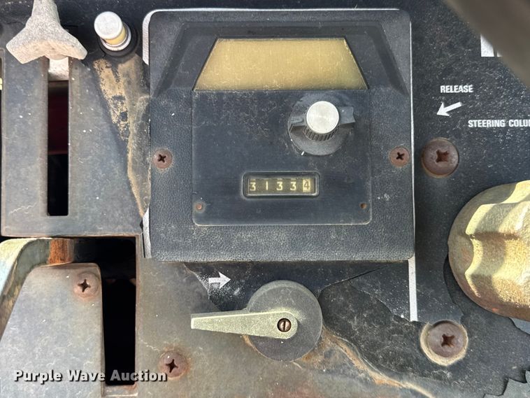 image for item EF2195 1977 International Harvester Hydro 186 tractor