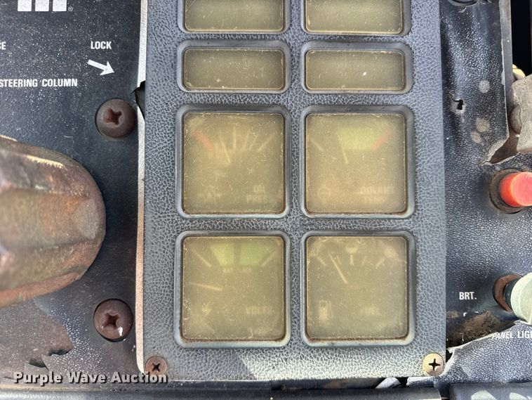 image for item EF2195 1977 International Harvester Hydro 186 tractor