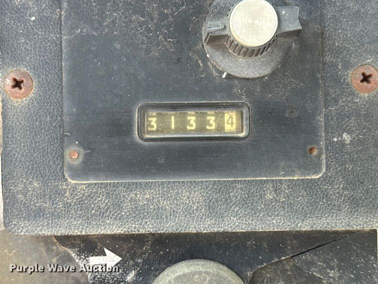 image for item EF2195 1977 International Harvester Hydro 186 tractor