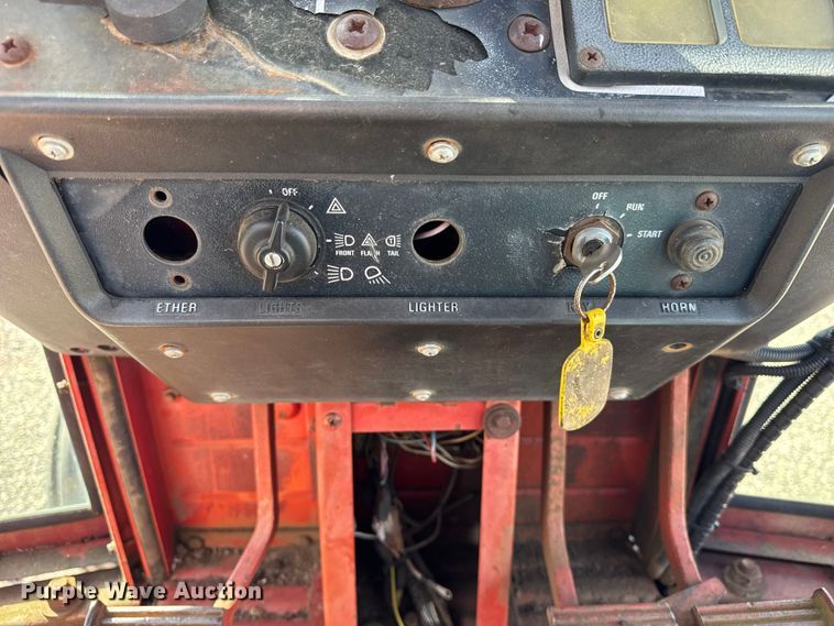 image for item EF2195 1977 International Harvester Hydro 186 tractor