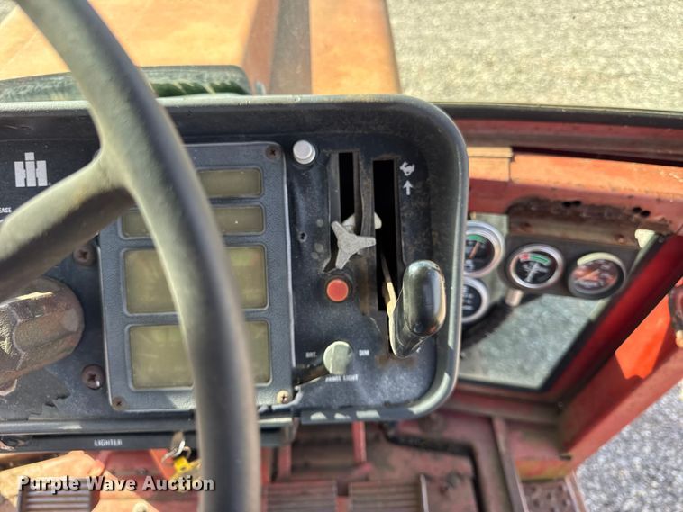 image for item EF2195 1977 International Harvester Hydro 186 tractor