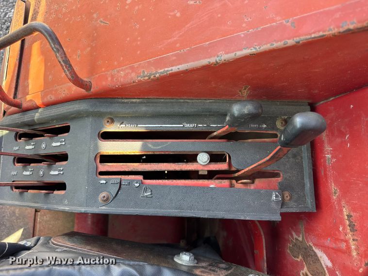 image for item EF2195 1977 International Harvester Hydro 186 tractor