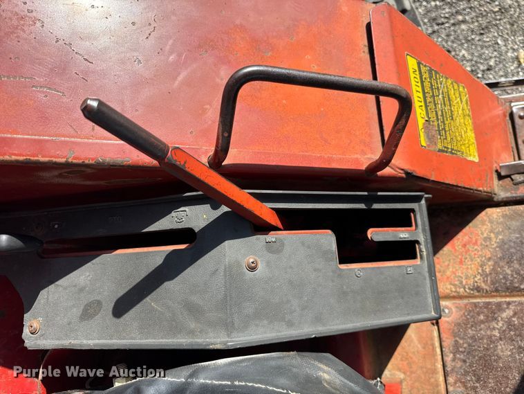 image for item EF2195 1977 International Harvester Hydro 186 tractor