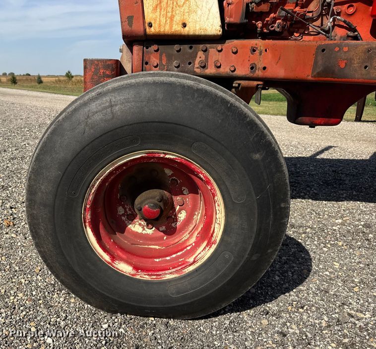 image for item EF2195 1977 International Harvester Hydro 186 tractor