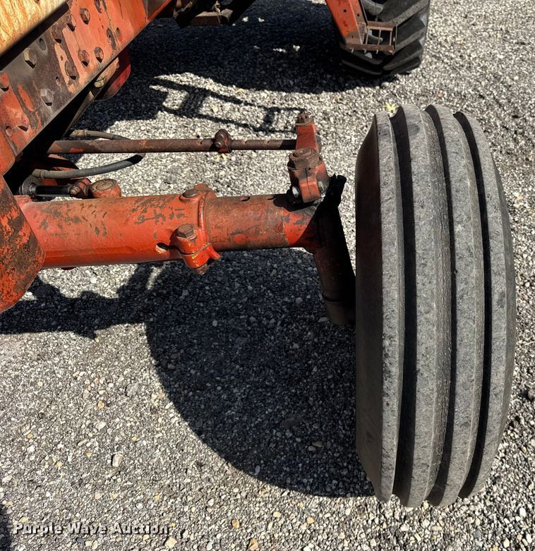 image for item EF2195 1977 International Harvester Hydro 186 tractor