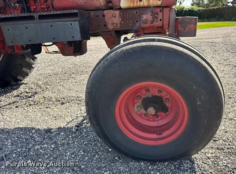 image for item EF2195 1977 International Harvester Hydro 186 tractor