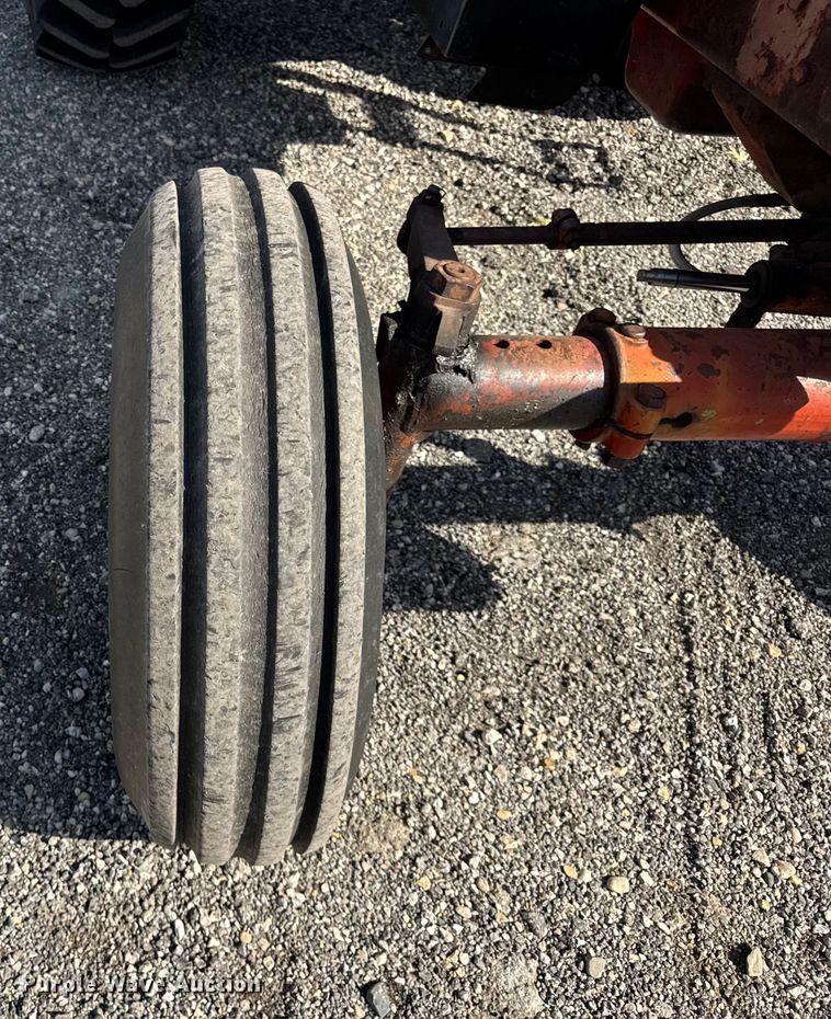 image for item EF2195 1977 International Harvester Hydro 186 tractor