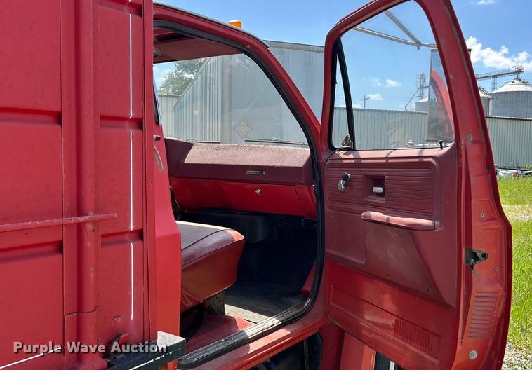 image for item EK8407 1977 Chevrolet C65 grain truck