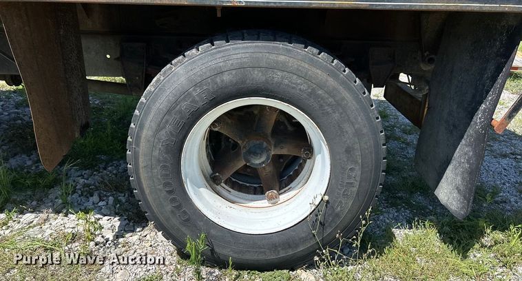 image for item EK8407 1977 Chevrolet C65 grain truck