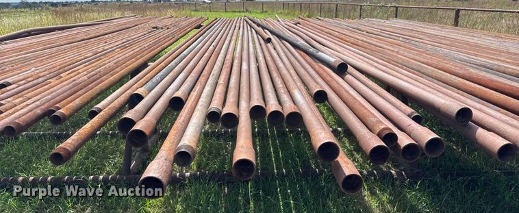 image for item EM8296 Approximately 102 pieces of oil field pipe