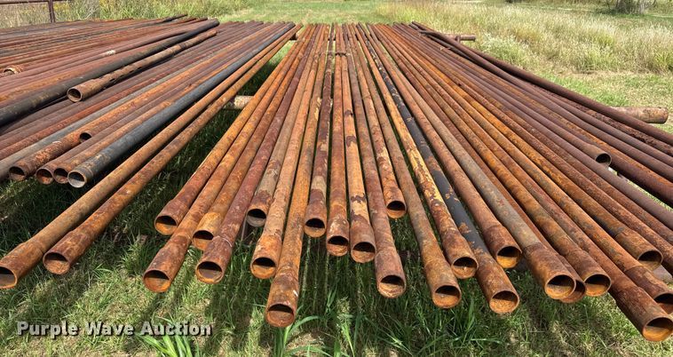 image for item EM8296 Approximately 102 pieces of oil field pipe