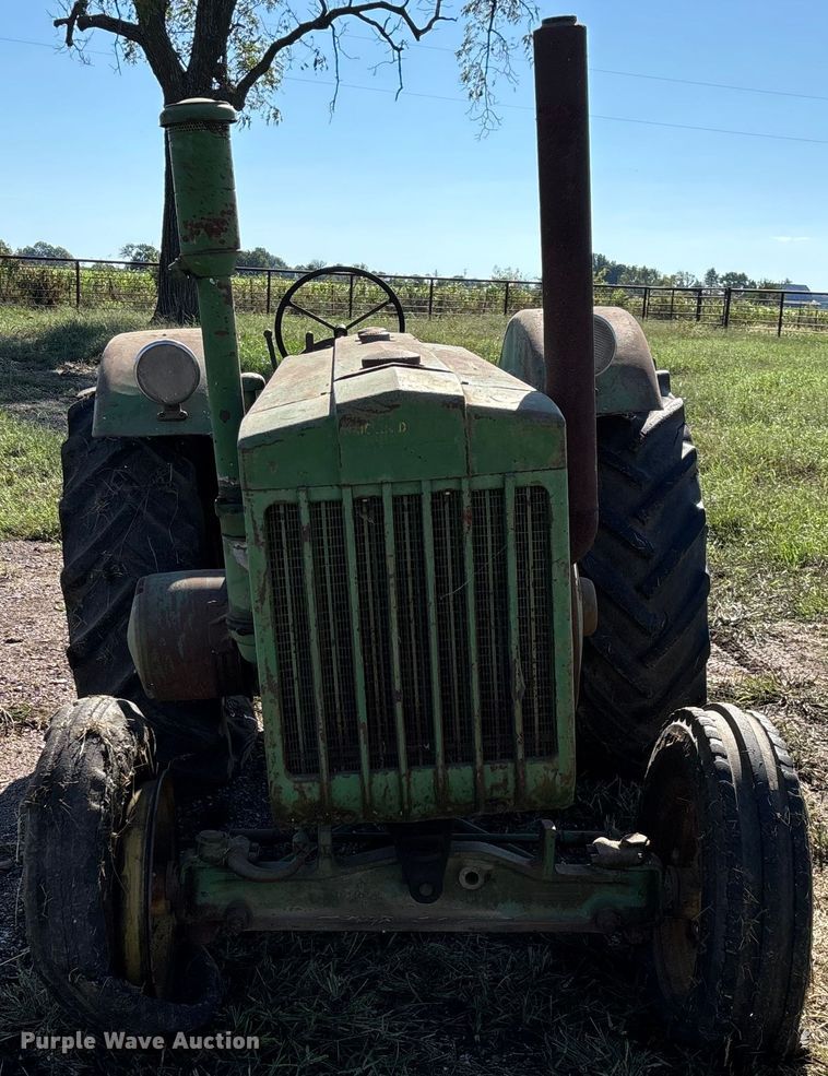 image for item EN5655 1948 John Deere D tractor