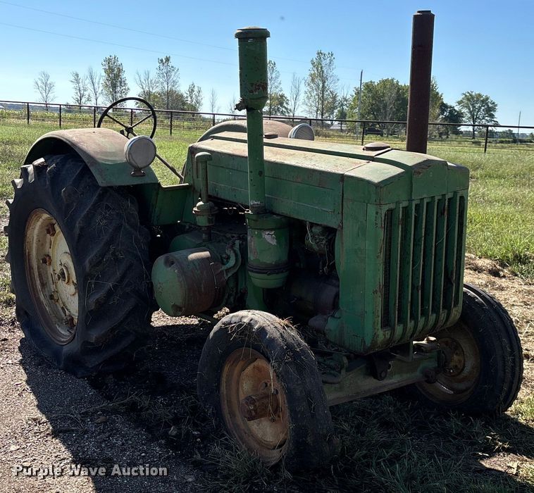 image for item EN5655 1948 John Deere D tractor