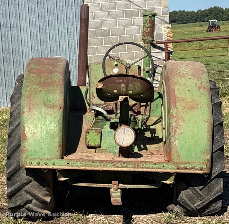 image for item EN5655 1948 John Deere D tractor