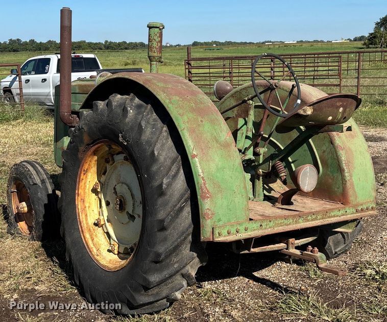 image for item EN5655 1948 John Deere D tractor