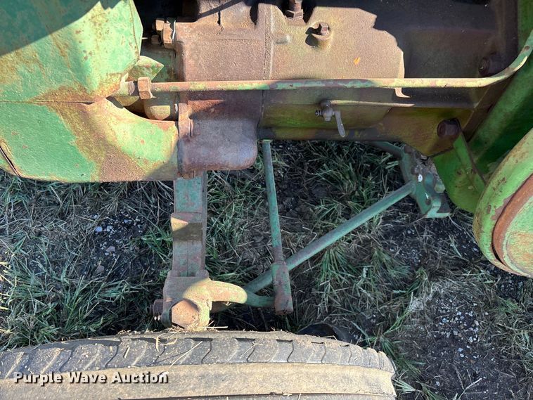 image for item EN5655 1948 John Deere D tractor