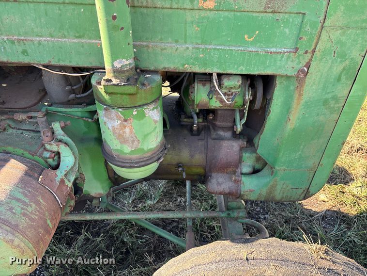 image for item EN5655 1948 John Deere D tractor