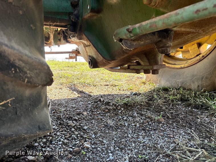 image for item EN5655 1948 John Deere D tractor