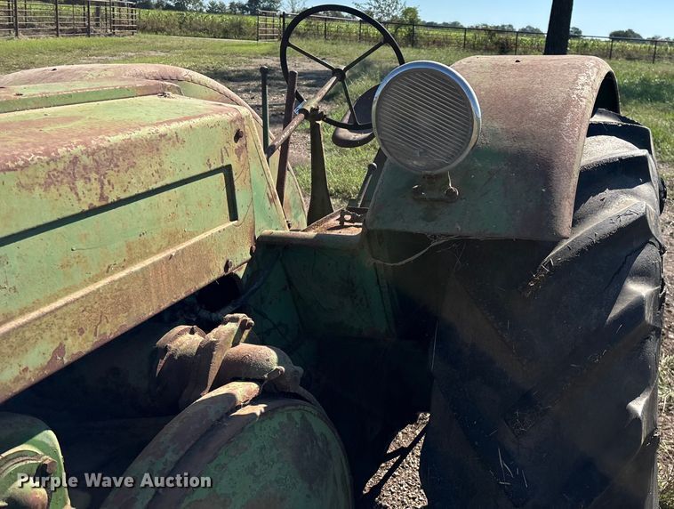 image for item EN5655 1948 John Deere D tractor