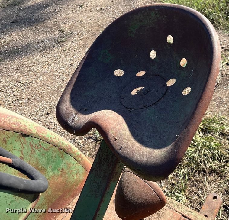 image for item EN5655 1948 John Deere D tractor