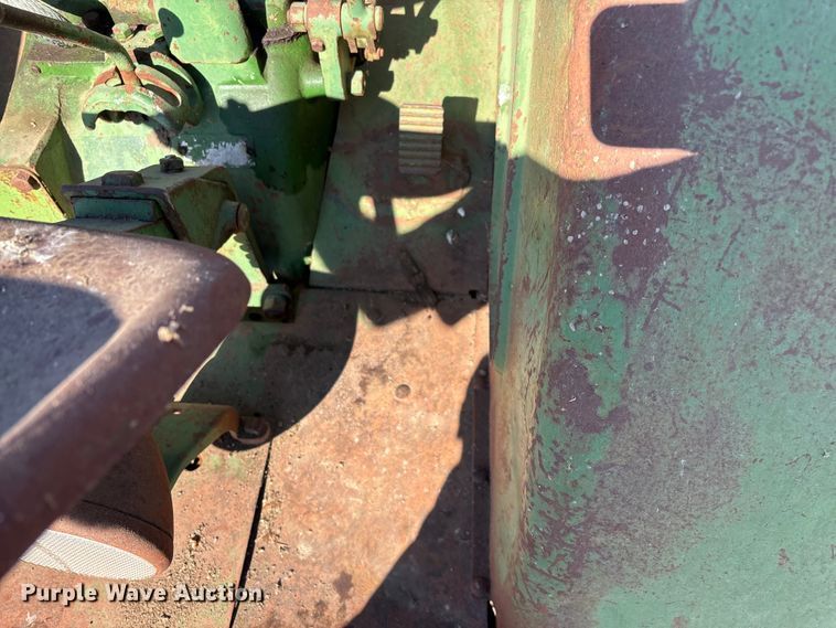 image for item EN5655 1948 John Deere D tractor