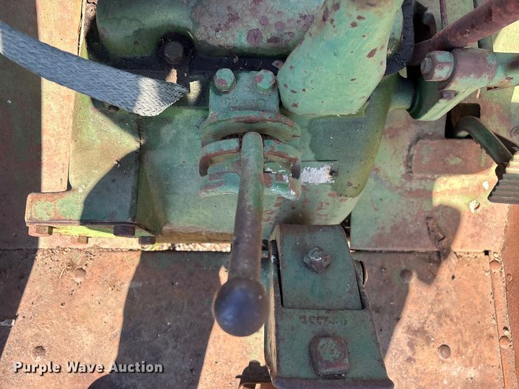 image for item EN5655 1948 John Deere D tractor