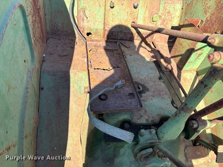 image for item EN5655 1948 John Deere D tractor