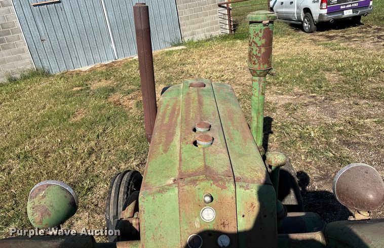 image for item EN5655 1948 John Deere D tractor