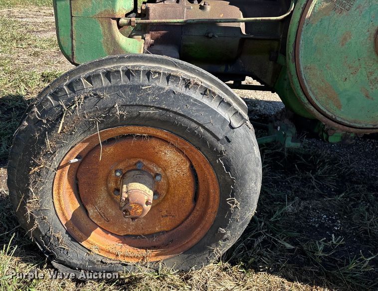 image for item EN5655 1948 John Deere D tractor