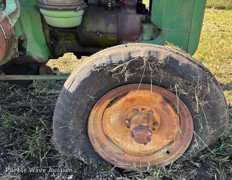 image for item EN5655 1948 John Deere D tractor