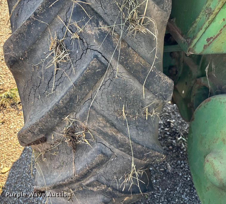 image for item EN5655 1948 John Deere D tractor