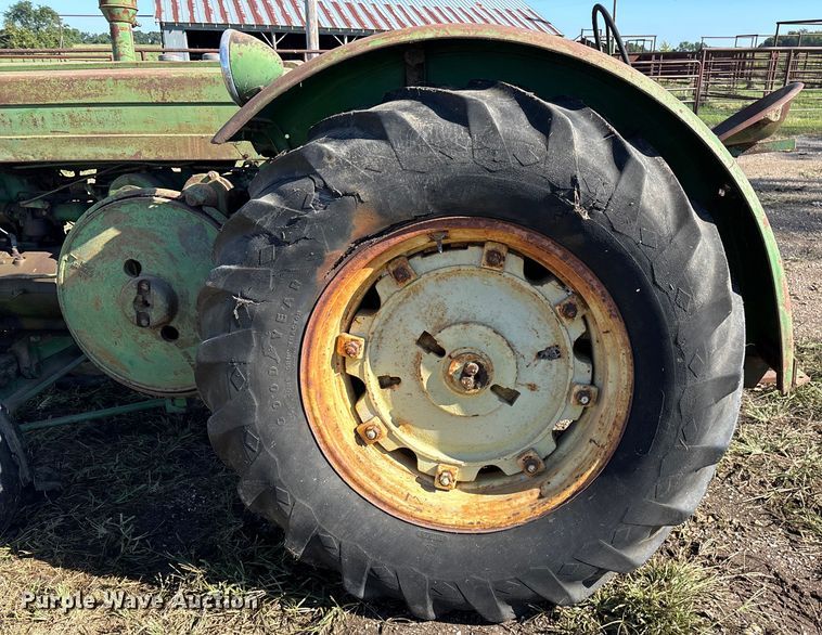 image for item EN5655 1948 John Deere D tractor