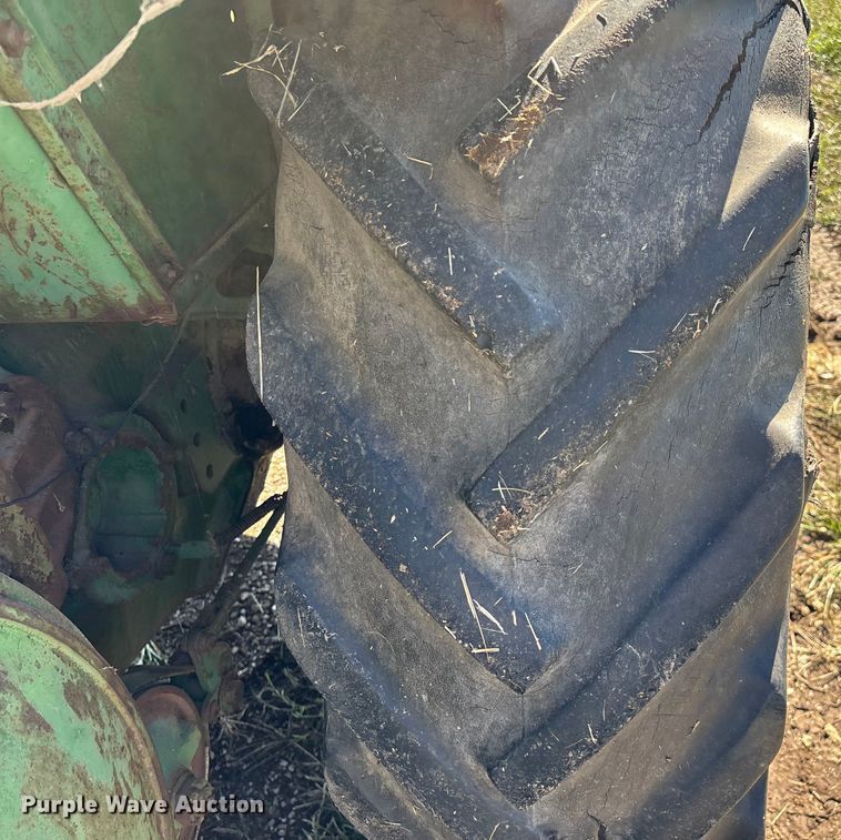 image for item EN5655 1948 John Deere D tractor