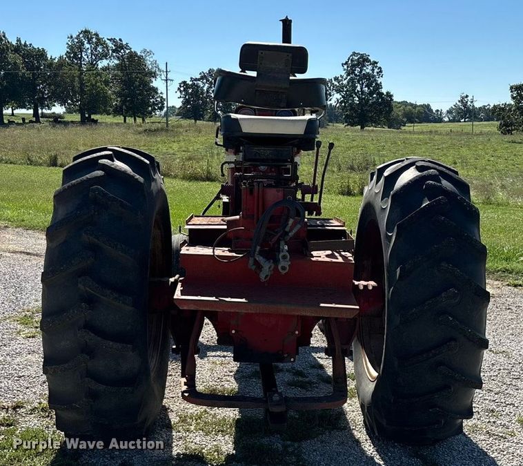 image for item EN5656 1965 International Harvester 806  tractor