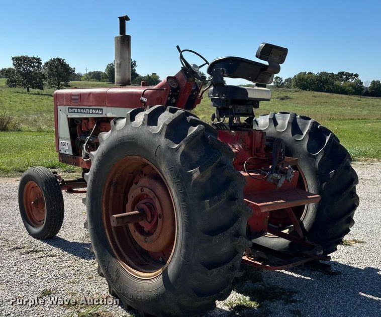 image for item EN5656 1965 International Harvester 806  tractor