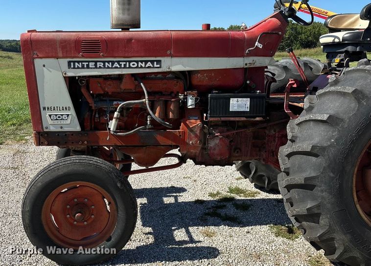 image for item EN5656 1965 International Harvester 806  tractor