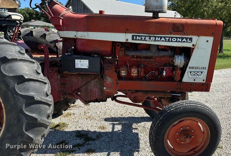 image for item EN5656 1965 International Harvester 806  tractor