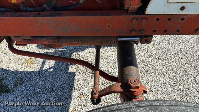 image for item EN5656 1965 International Harvester 806  tractor