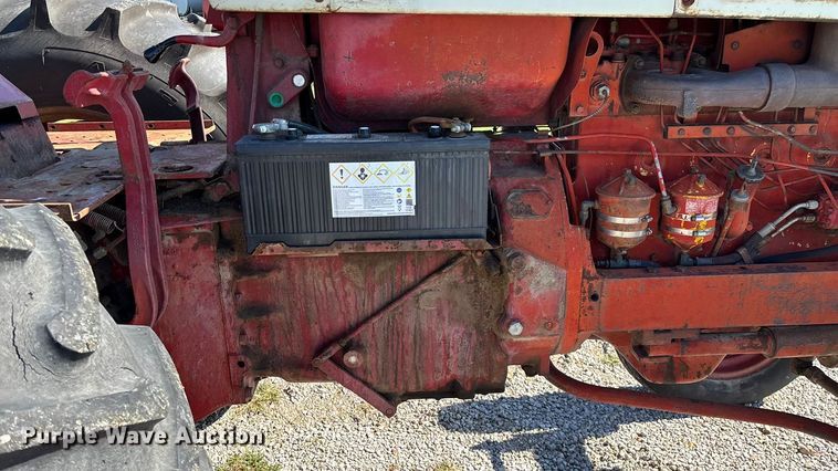 image for item EN5656 1965 International Harvester 806  tractor