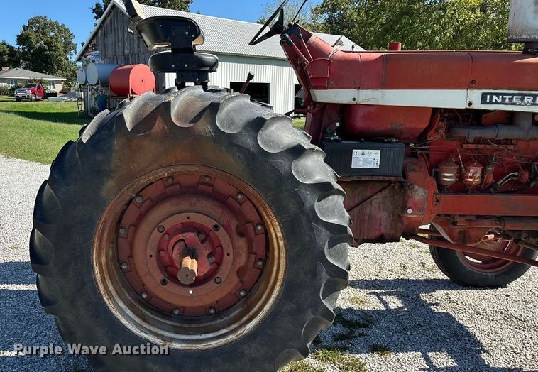 image for item EN5656 1965 International Harvester 806  tractor