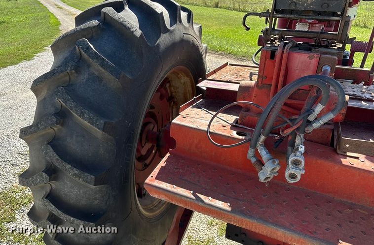 image for item EN5656 1965 International Harvester 806  tractor