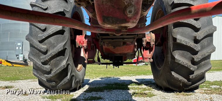 image for item EN5656 1965 International Harvester 806  tractor