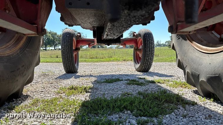 image for item EN5656 1965 International Harvester 806  tractor